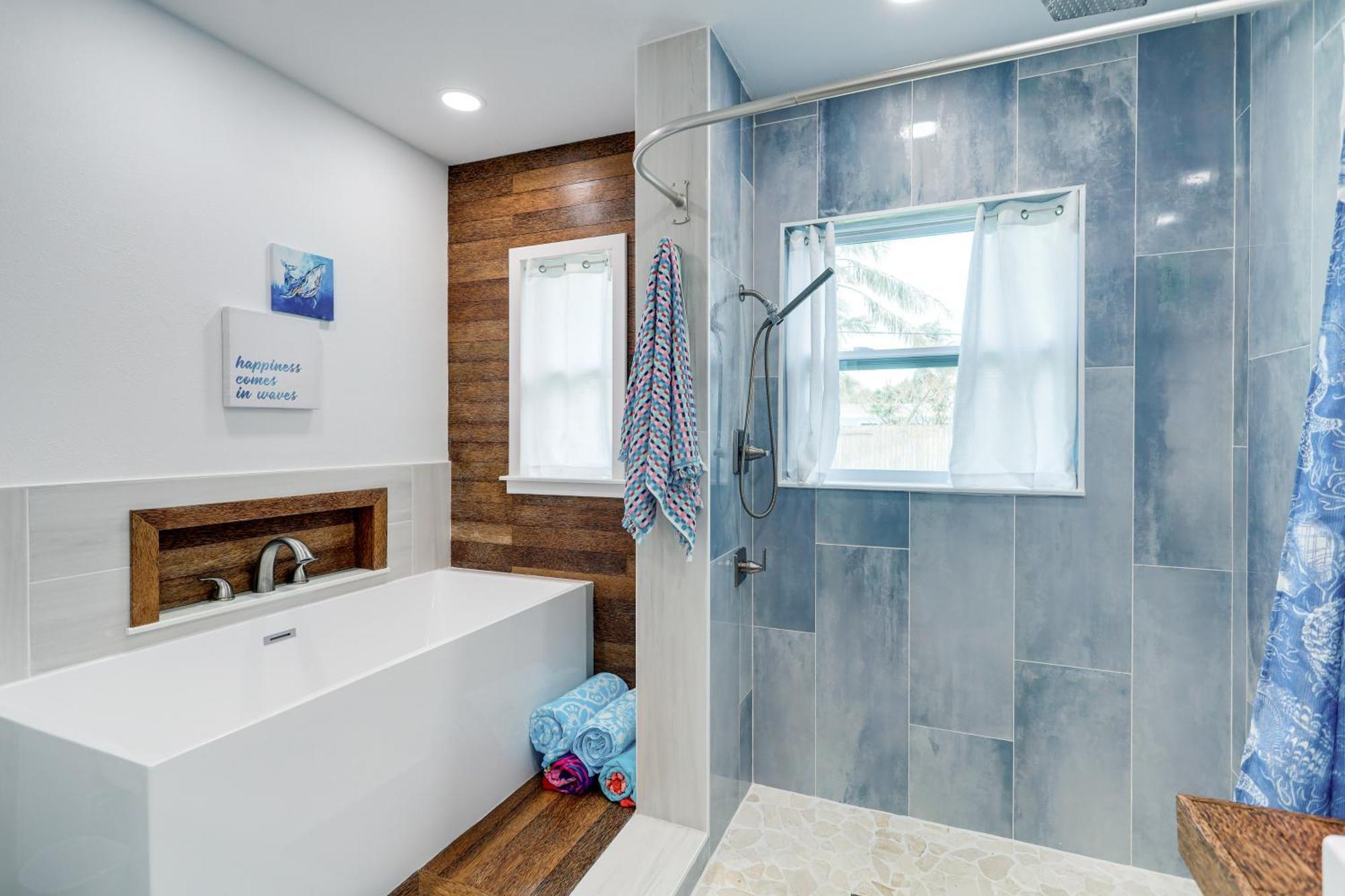 Pet-Friendly Cocoa Beach Home Walk To Beach! Exterior photo