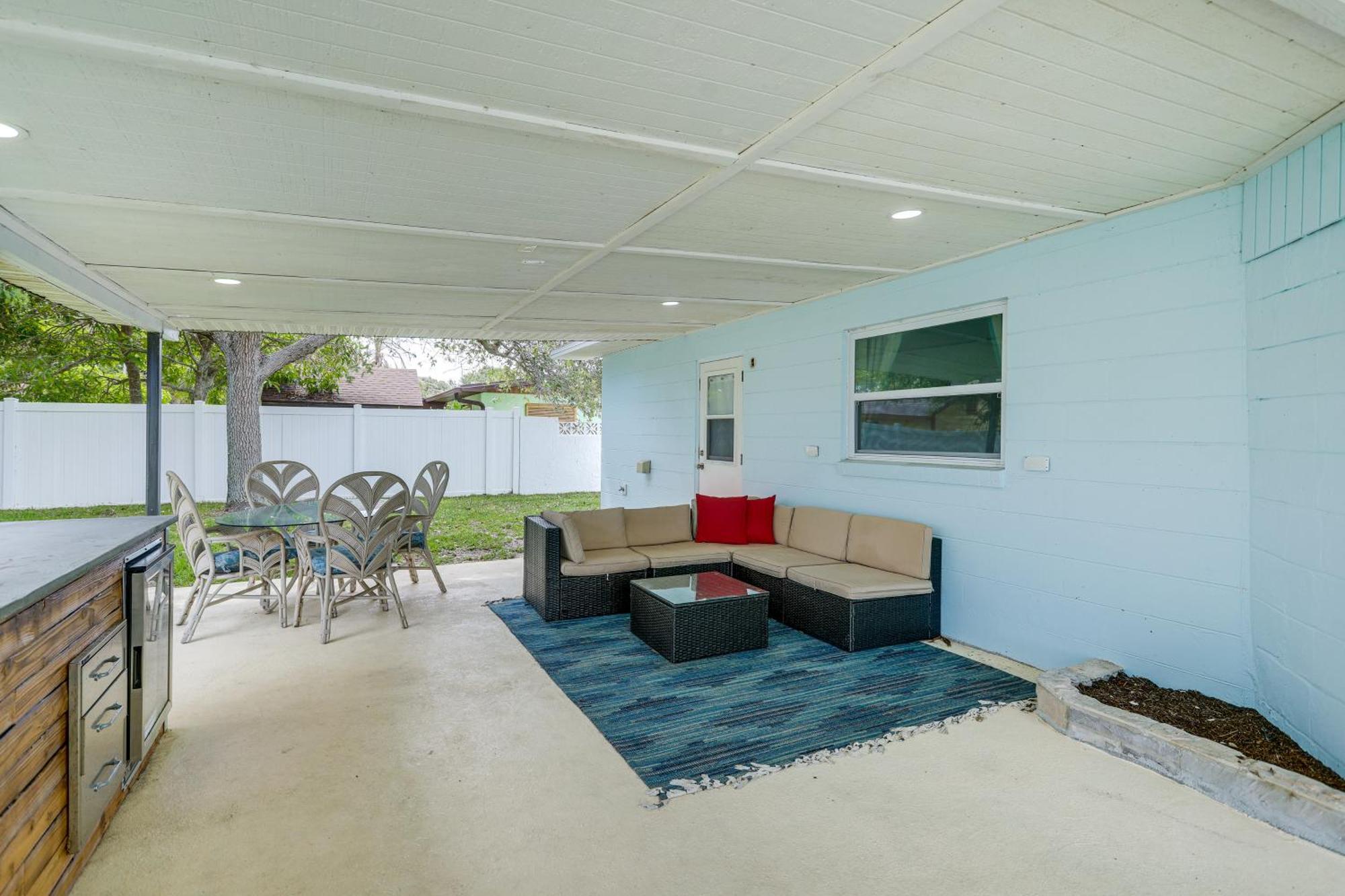 Pet-Friendly Cocoa Beach Home Walk To Beach! Exterior photo
