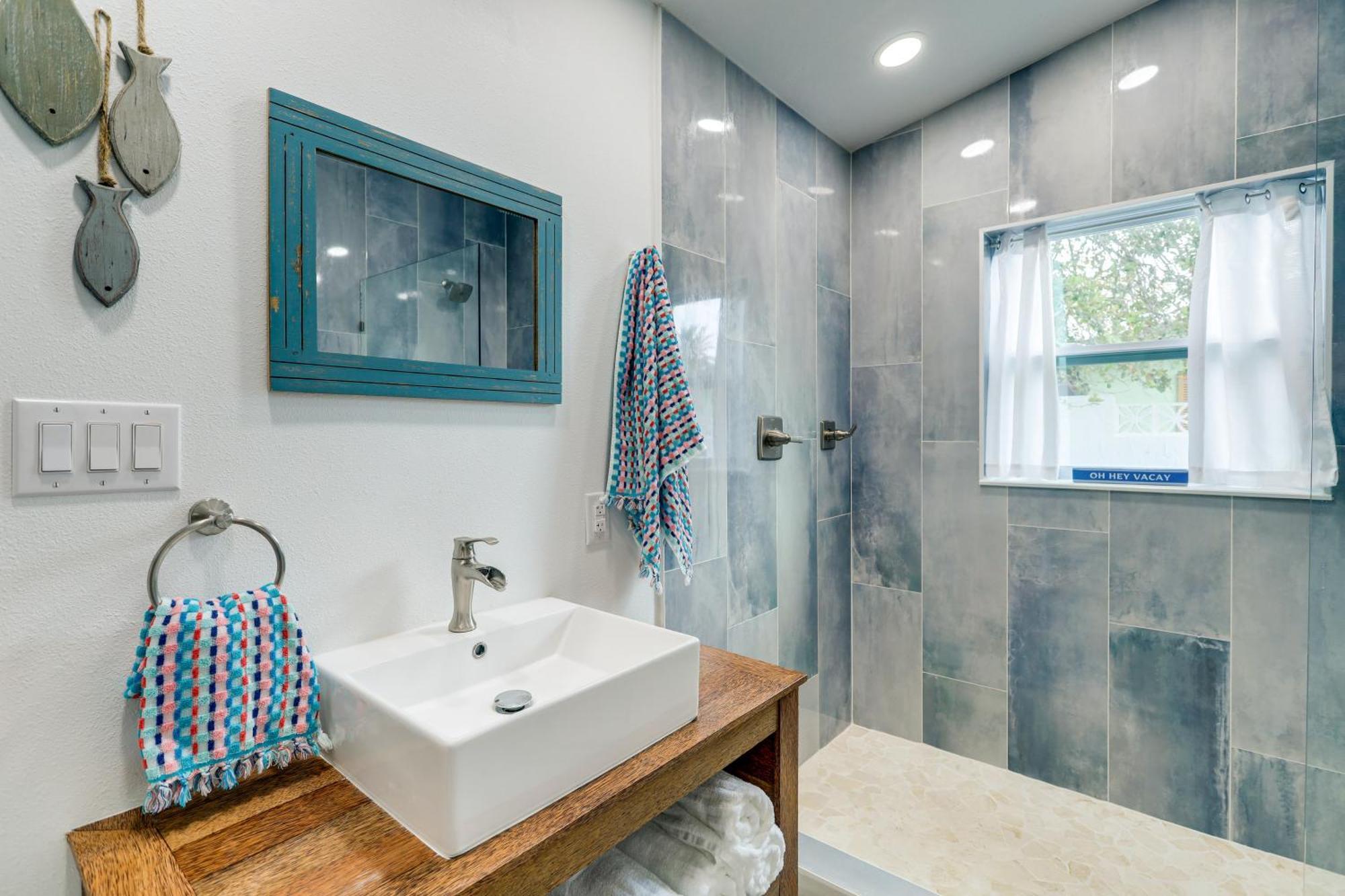 Pet-Friendly Cocoa Beach Home Walk To Beach! Exterior photo