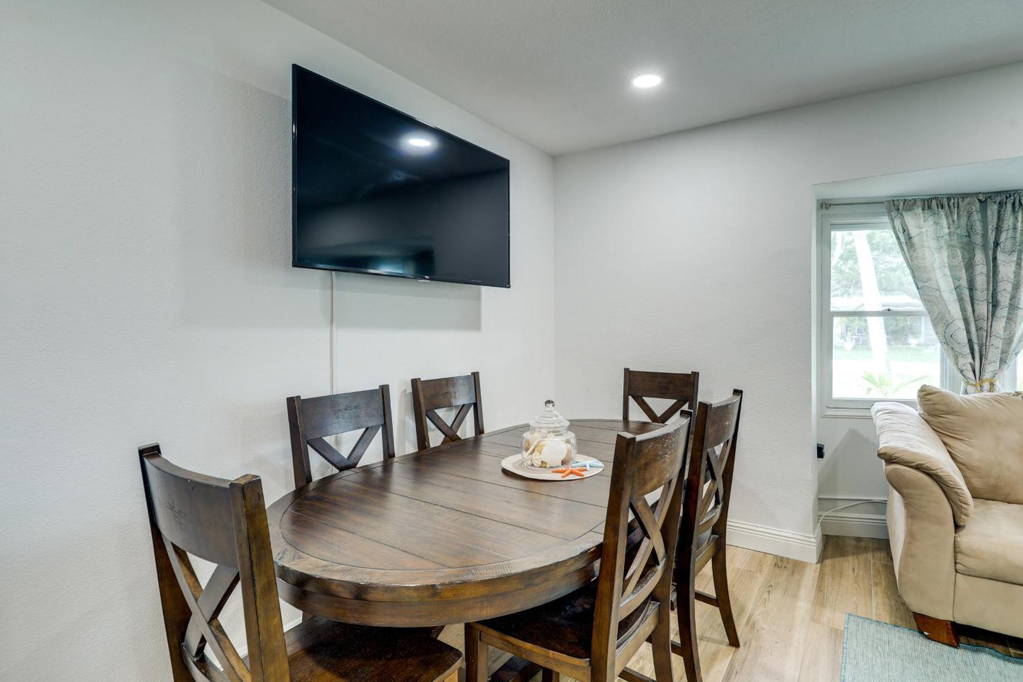 Pet-Friendly Cocoa Beach Home Walk To Beach! Exterior photo